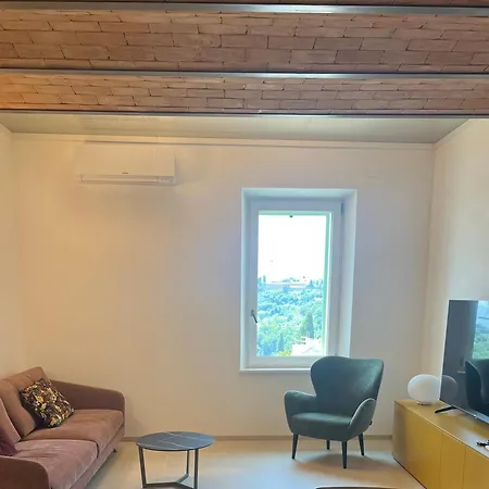 Clarisse 18 Apartment